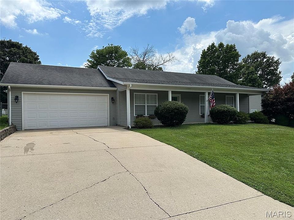 1st image of 233 Greenbrier Dr