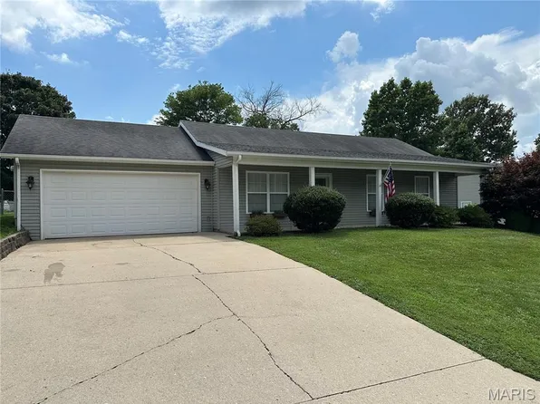 233 Greenbrier Dr, Cape Girardeau, MO 63701