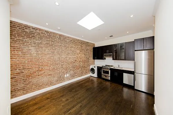 Rented by Icon Realty Management | media 26
