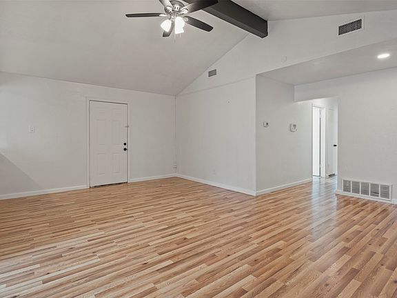 4th image of 1410 Clearbrook St