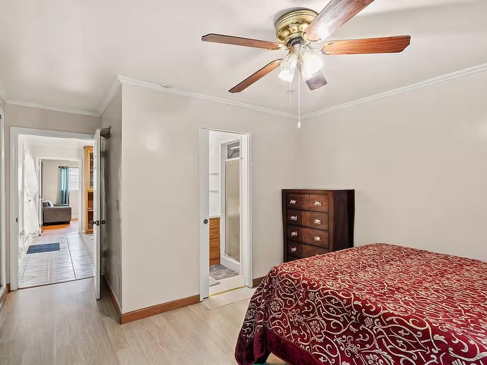 Master bedroom - bathrrom door