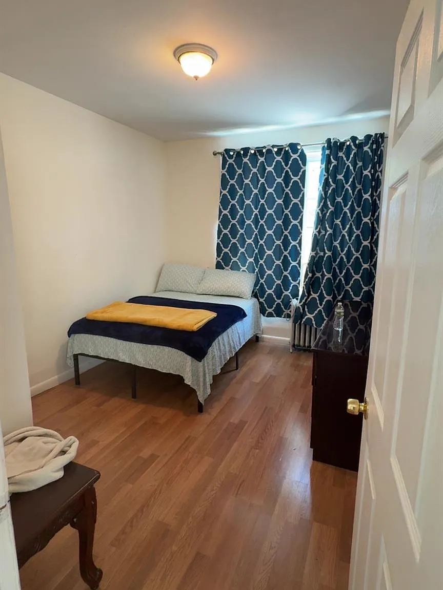 3 bed, 1.0 bath, $3,700 — Photo 4