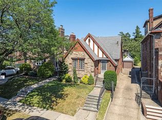 32-15 149th St, Flushing, NY 11354