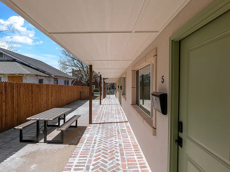 1119 S Rockford Ave — Photo 12