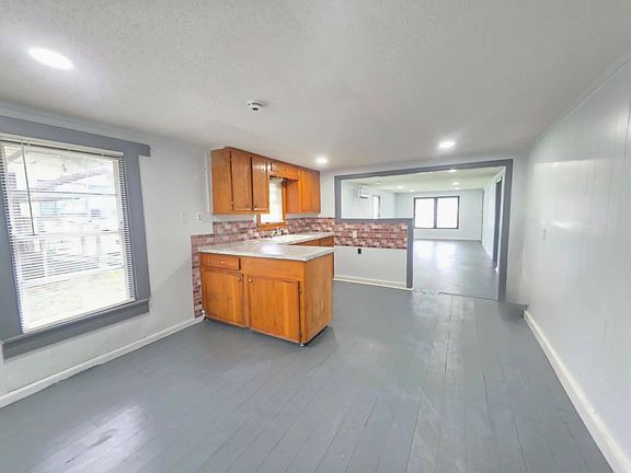 3rd image of 3222 Nolan Ave