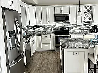 377 Ocean Blvd — Photo 6