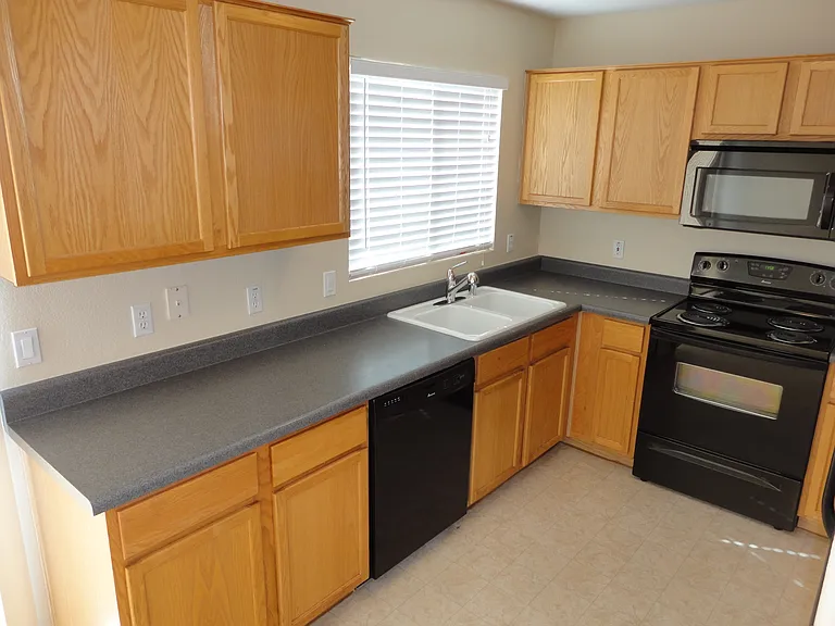 6217 W Warner St — Photo 3