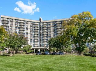 20 N Tower Rd APT 12H, Oak Brook, IL 60523