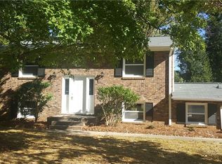 2216 Rheims Dr, Greensboro, NC 27407