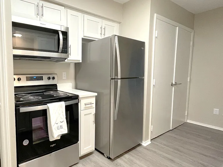 Huntington Apartments — Photo 9