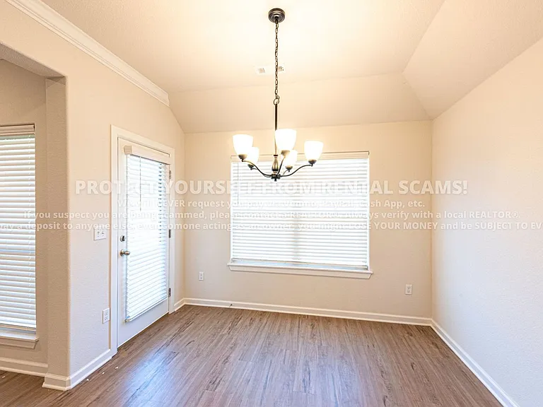 410 Coconut Ln — Photo 6