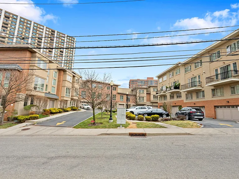 200 Laird Ave #101 — Photo 28