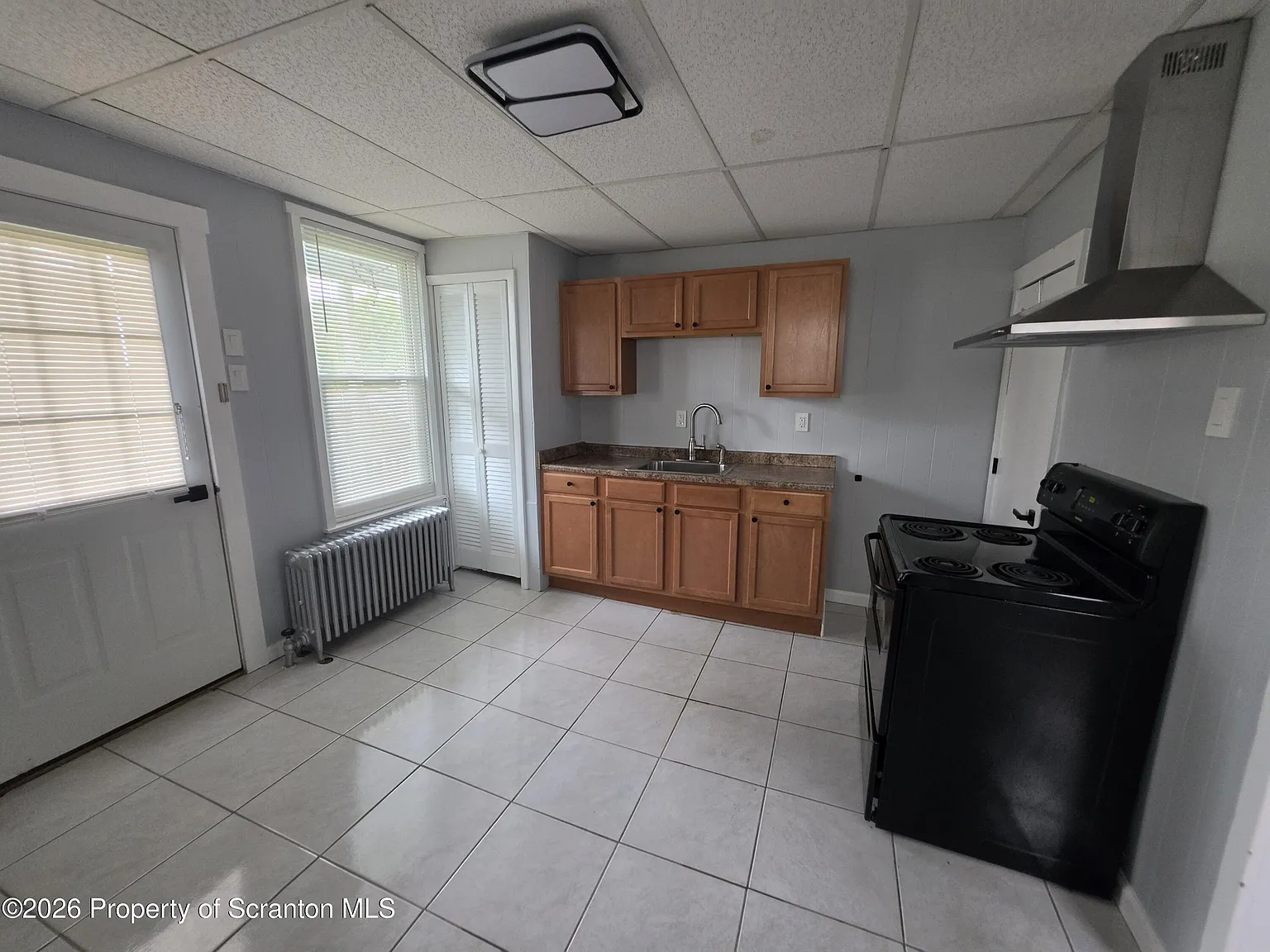 3 bed, 1.0 bath, 1216 sqft, $1,250 — Photo 2