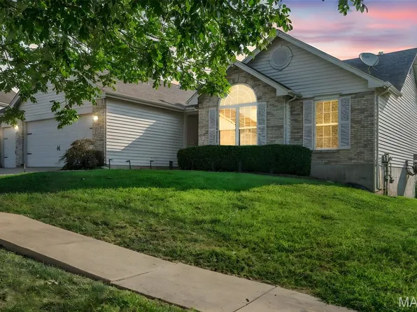 13032 Kinsley Heights Dr, Florissant, MO 63033