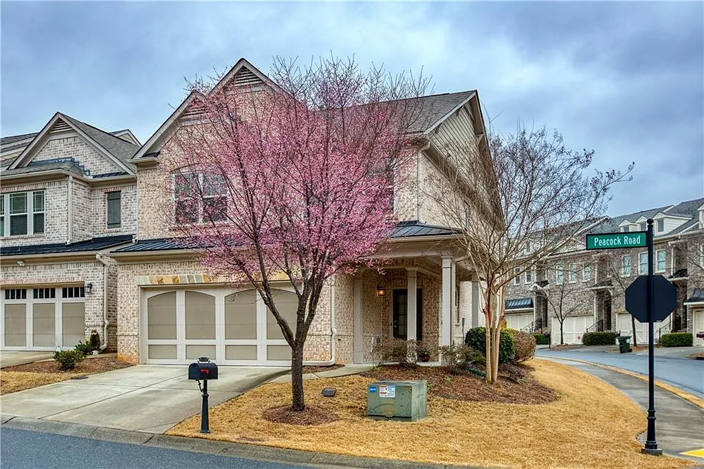3 bed, 2.5 bath, 2031 sqft, $3,000 — Photo 2