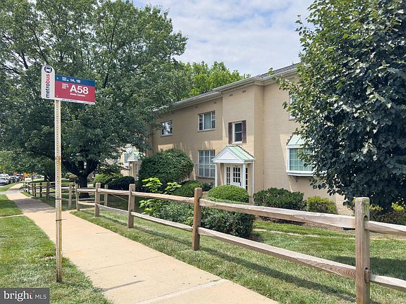 3rd image of 2900 Peyton Randolph Dr APT 201
