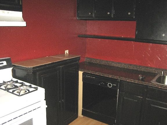 3rd image of 806 Skylark Dr