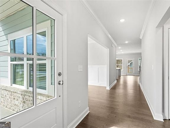 3rd image of 337 Summerville Ln