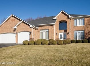 402 Woodview Dr, Prospect Heights, IL 60070