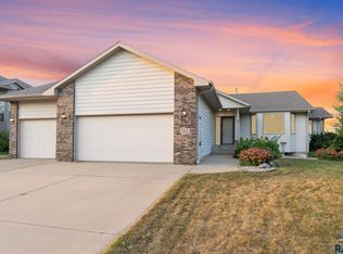 704 W Victory Ln, Sioux Falls, SD 57108