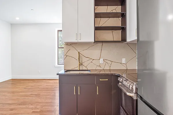 Rented by Skyhigh Realty NYC LLC | media 24