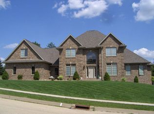 1136 Hunters Rdg, Dubuque, IA 52003