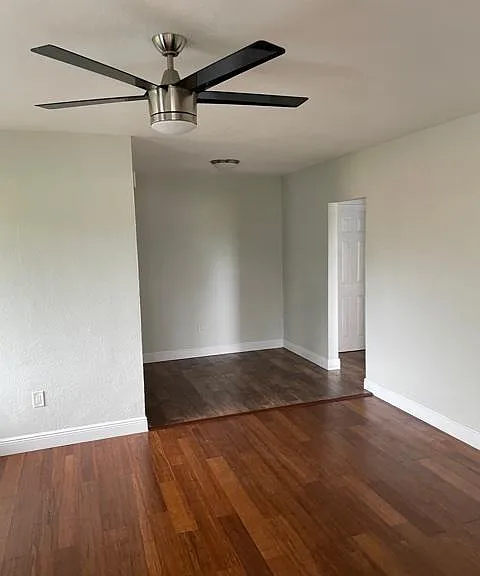 2121 Biarritz Dr — Photo 2
