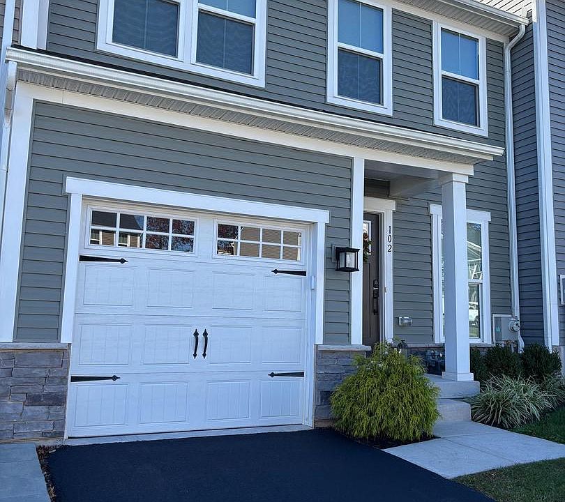 1st image of 102 Sterling Dr
