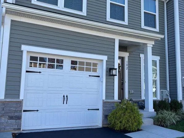 102 Sterling Dr, Norristown, PA 19401