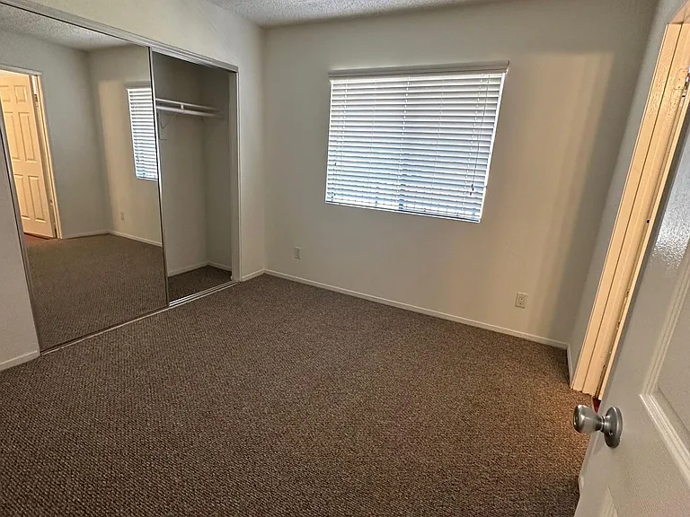 1108 Molino Ave #1 — Photo 7