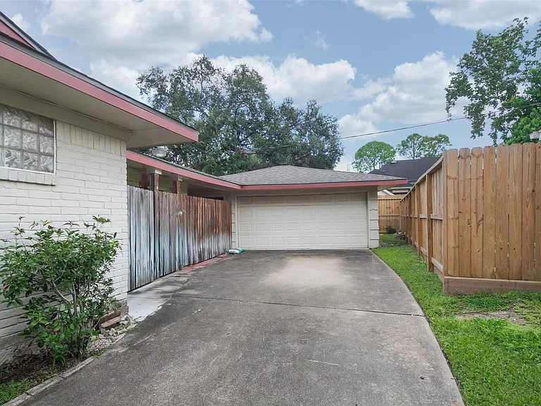 5215 Cheena Dr — Photo 29