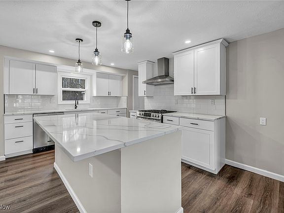 3rd image of 34703 Highland Dr