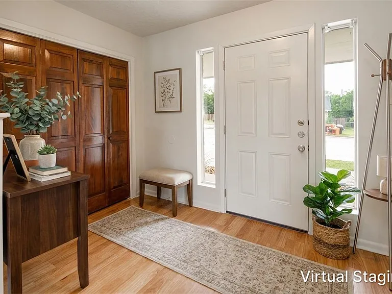 904 Holleman Dr — Photo 6