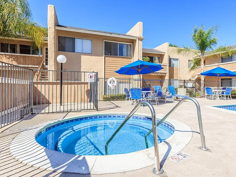 Vista Sun Apartments — Photo 14