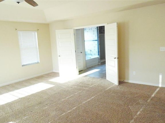 4th image of 55 Silver Willow Ct