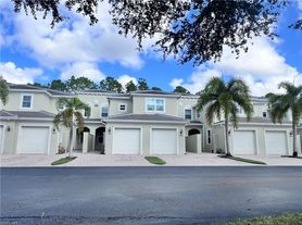 1435 Mariposa Cir, Naples, FL