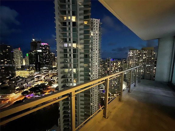 4th image of 90 SW 3rd St APT 3910