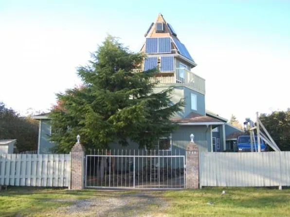832 Whale Pl, Ocean Shores, WA 98569