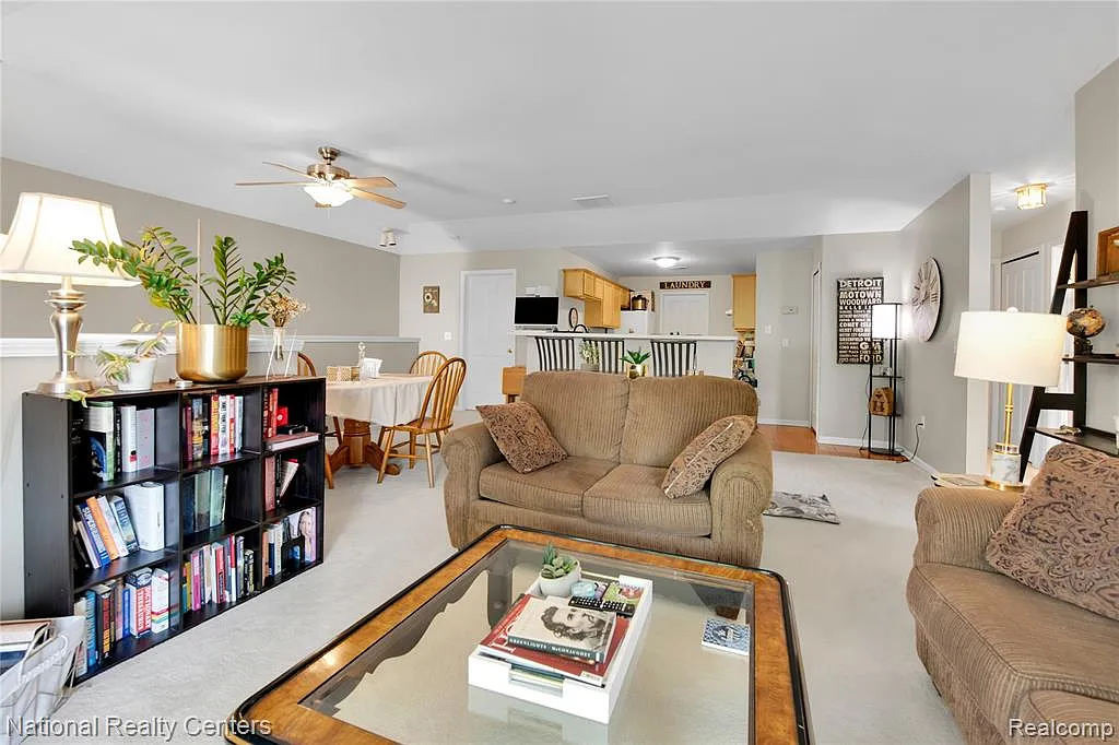 2 bed, 1.0 bath, 1410 sqft, $1,750 — Photo 2