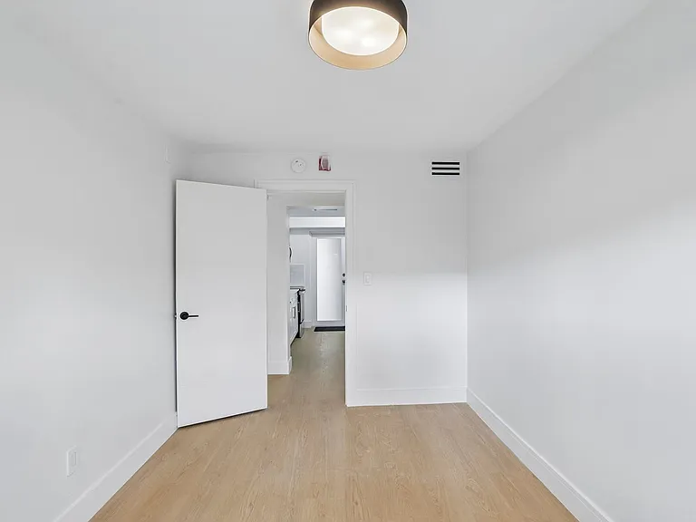 The Oaks Apartments — Photo 76
