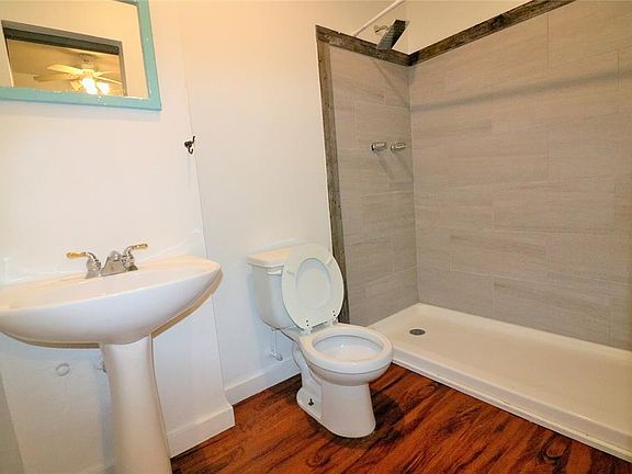 5th image of 1726 Seevers Ave #5