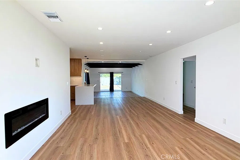 2 bed, 1259 sqft, $4,999 — Photo 4