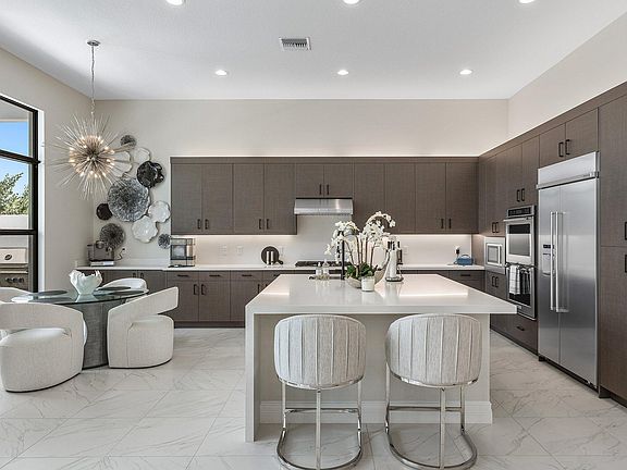 5th image of 9022 CHAUVET Way