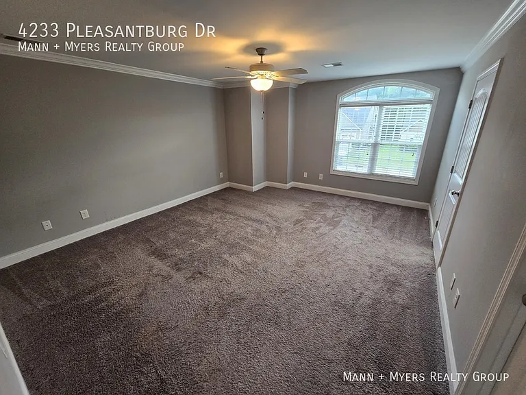 4233 Pleasantburg Dr — Photo 35