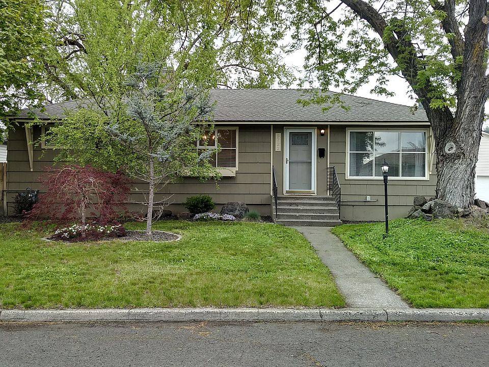 This super charming mid-century home in the Shadle area is in excellent condition