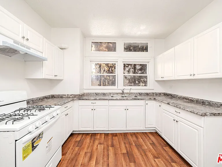 1404 S Manhattan Pl — Photo 16