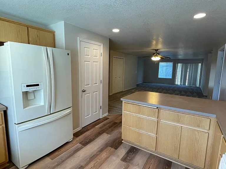609 S Harborview St — Photo 12
