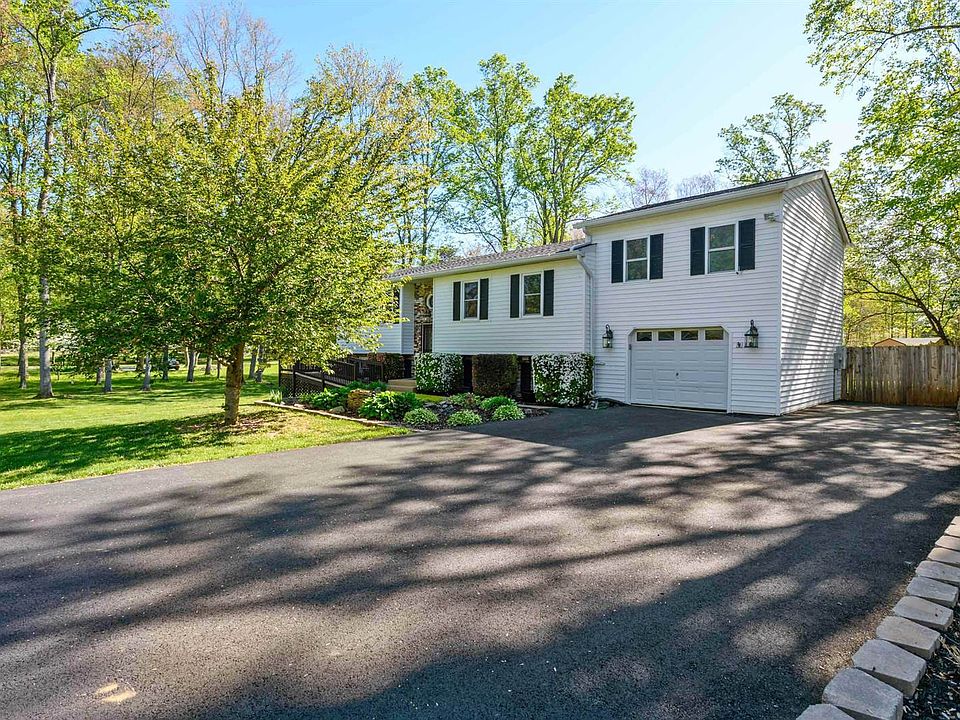 1st image of 32 Clover Hill Dr