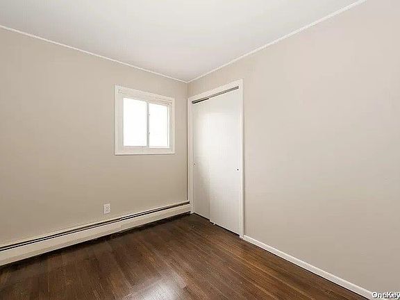 3rd image of 587 S Bayview Avenue