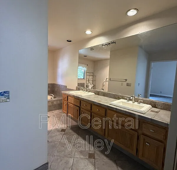 1725 Edgebrook Dr #C — Photo 14
